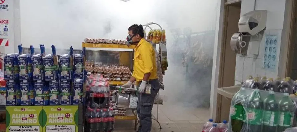 Almacenar comida en recipientes cerrados