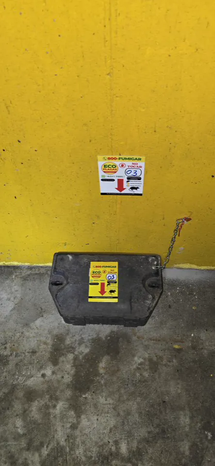 Labelled rodent control station