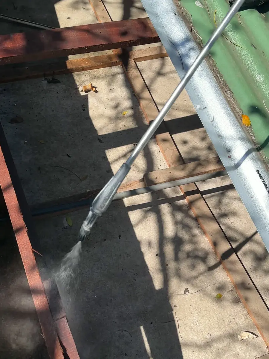 Aplicación con lanza dentro del cielorraso