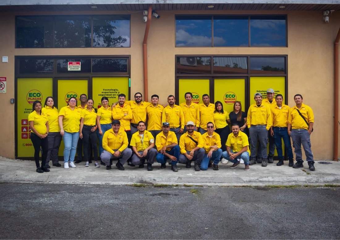 EcoPlagas team of technicians