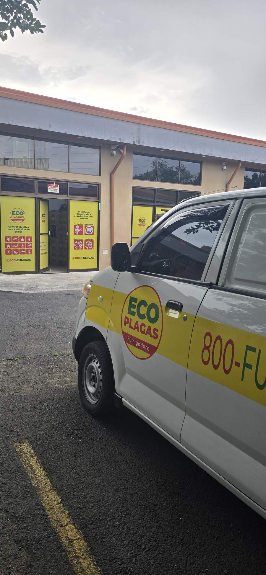 EcoPlagas van parked at one of the branches