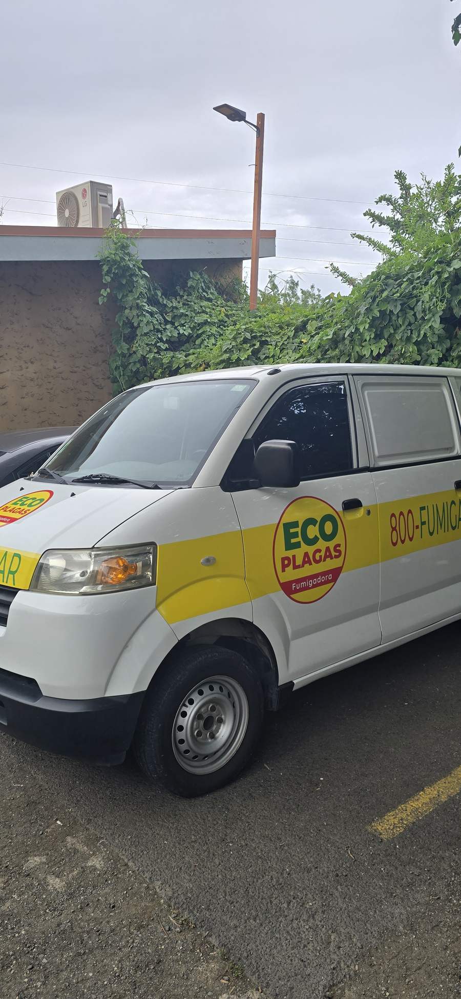 Branded EcoPlagas 800-FUMIGAR van