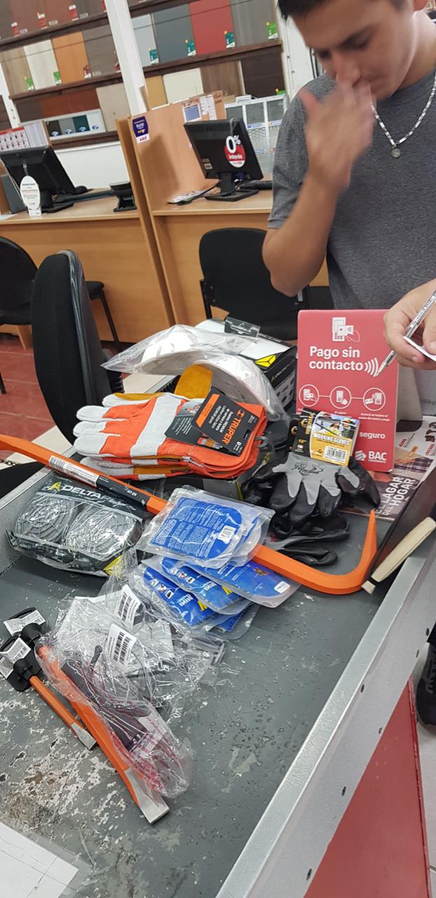 Comprando el primer equipo en la ferretería